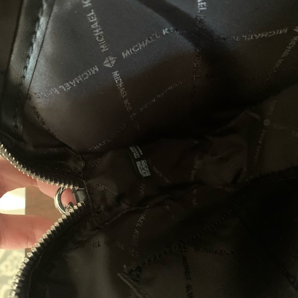 New Mk Jet set EW large Crossbody 🖤 - Picture 8 of 10